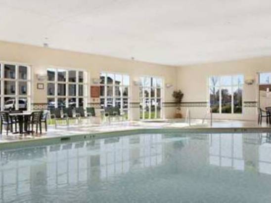 普罗维登斯汉普顿酒店 - 沃威克机场图片及房间