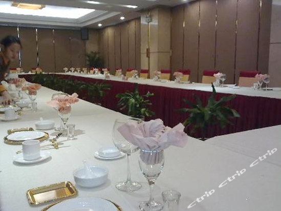 酒店的服务人员的热情度该提高,…-西安天翼新