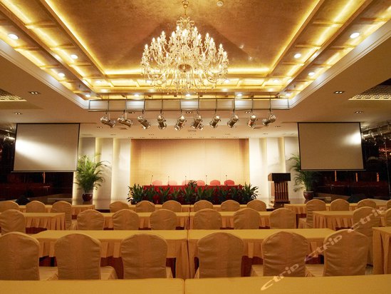 布吉吉政路(天虹商场后),深圳世纪皇廷酒店的地