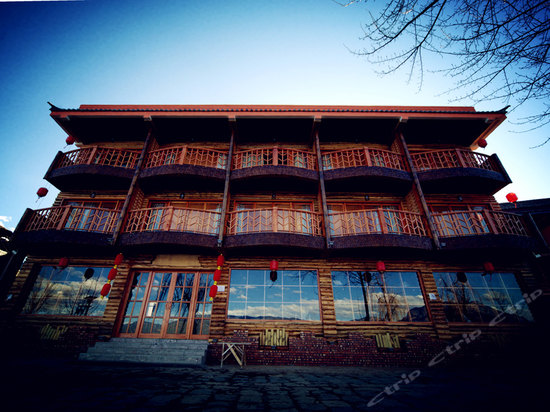 门景-丽江泸沽湖戈瓦花时间酒店 门景