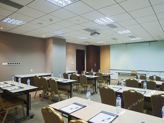 不足之处:前台服务不够热情,回…-苏州长江智选