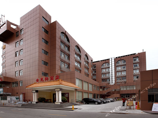 处于环中线的拱浪北地铁出口,进…-深圳金龙轩