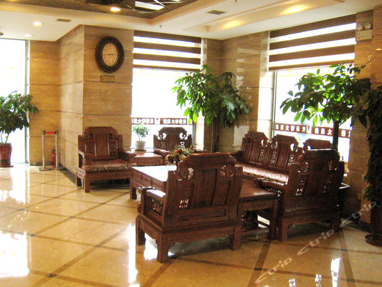 外观     大连优豪特酒店位于沙河口区高尔基与图片