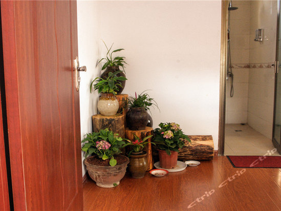 香格里拉怡海蓝山驿站图片及房间照片-携程酒