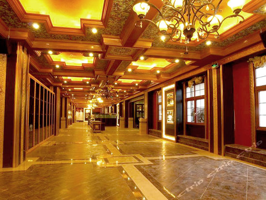 松潘嘉绒鑫宫酒店是一家川主寺地区藏羌文化主题酒店,拥有各式舒适