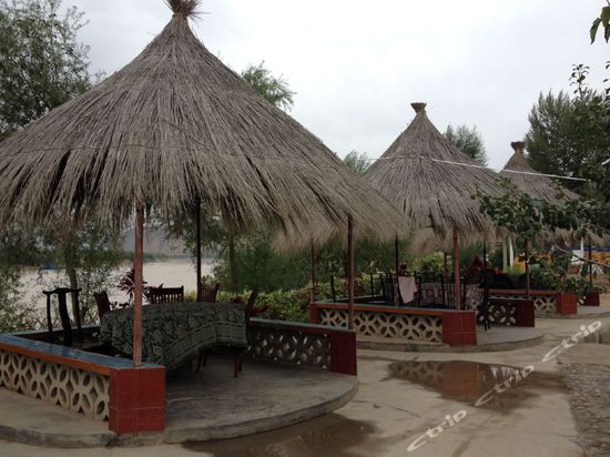 景泰茅草屋农家乐图片,景泰茅草屋农家乐房间