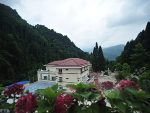 州安澜山地温泉度假庄园