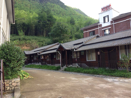 安吉山里香客栈(农家乐)