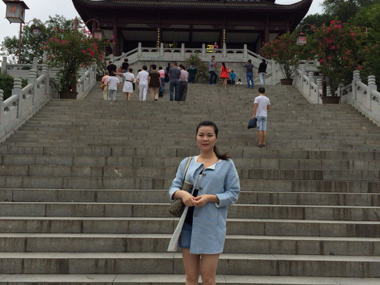 还有水果赠送,我们是去看孙燕姿的演唱会的,玩的很开心,去了黄鹤楼,游