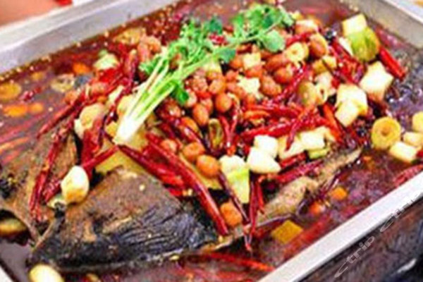 仅售168元,市场价272元的万州瓦缸烤鱼10人餐,可累计使用,鱼皮脆