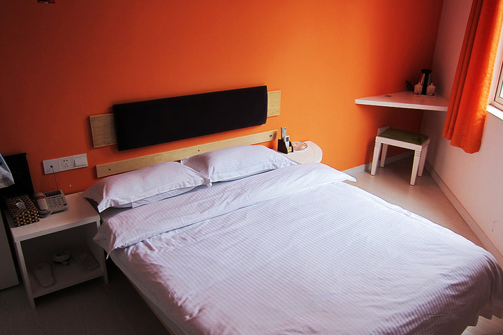 墙 房间 家居 酒店 设计 卧室 卧室装修 现代 装修 720_480