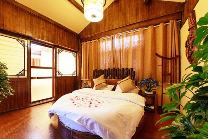 丽江云上轩精品客栈(豪华家庭套房)团购-原价8