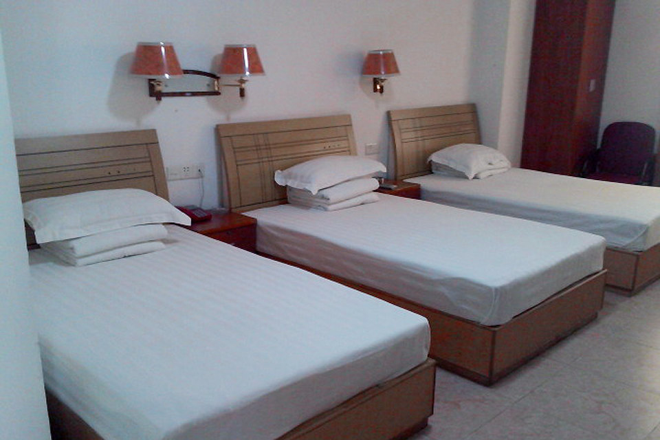 怎么在去哪儿网上订三人房的酒店