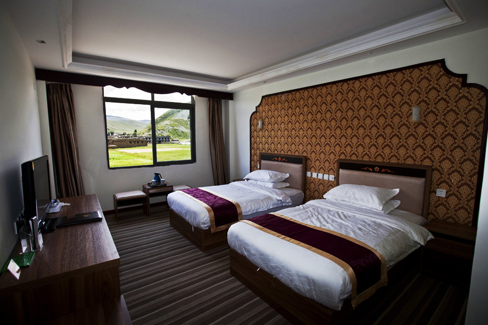 【携程攻略】稻城傍河与色拉团购,傍河与色拉