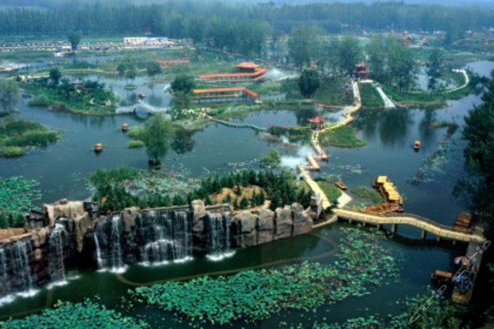 微山湖湿地红荷风景区