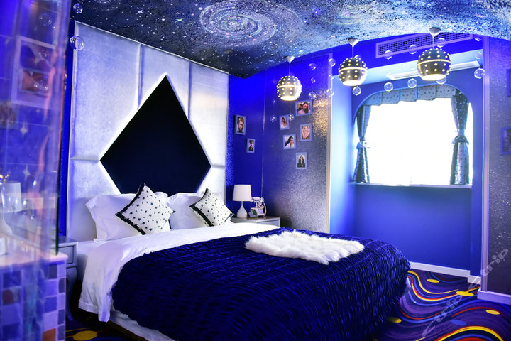 重庆1314情侣主题酒店-星际奇缘特色情侣房
