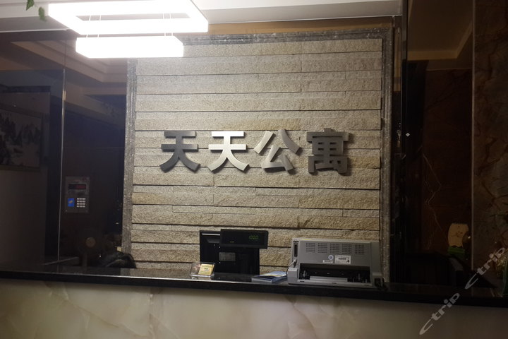 天天公寓-深圳北站店标准双人房-一室一厅