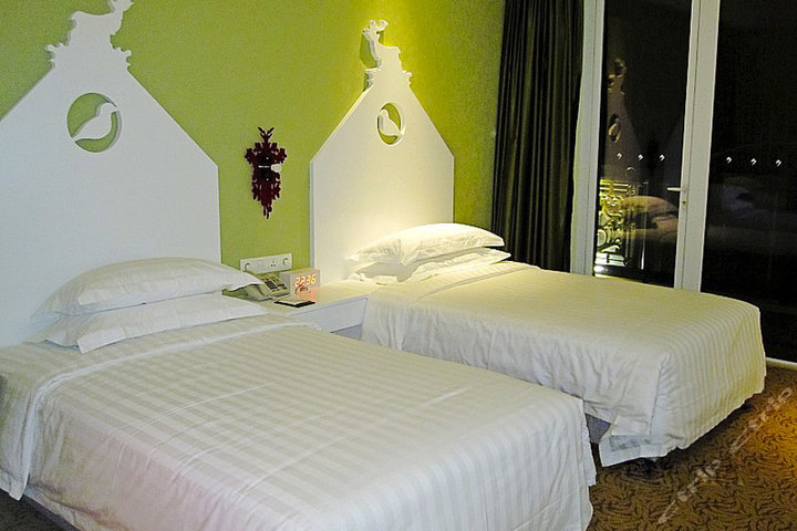 深圳东部华侨城黑森林酒店(高级房+温泉)-深圳