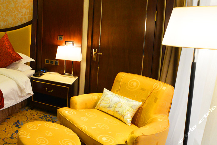 信阳中乐百花酒店(豪华房)