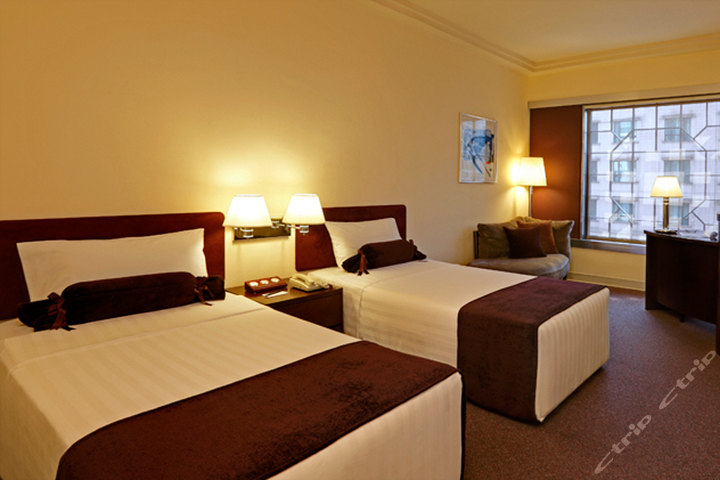 【超值特惠】尊享香港神秘四星酒店3店通用标准房1晚!酒店均紧挨港铁地铁站，邻近红磡火车站，九龙中港城码头，是著名的商业及购物区，交通十分便利!阿窝-窝里团,品质团购源自阿窝团 !