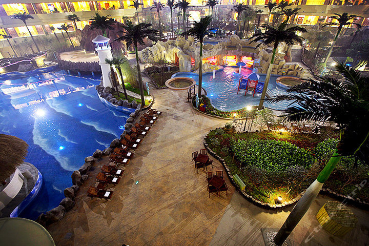 【超值优惠】尊享港中旅(青岛)海泉湾度假区海洋温泉单人温泉门票1张!度假区位于青岛第二大海湾--鳌山湾畔,国内独有的海洋文化主题娱乐养生温泉!_团800青岛团购网站大全