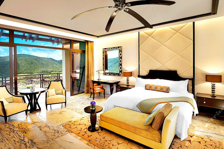 亚龙湾瑞吉港湾景观客房+丽思卡尔顿丽思阁团