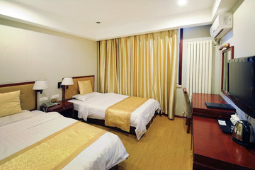 <b>【天桥区 超低价】</b>尊享<b>济南学府中天商务酒店商务间</b>1晚＋2份早餐＋免费宽带！酒店紧邻素有“中华第一站”之称的济南长途汽车总站，交通便利，位置优越！