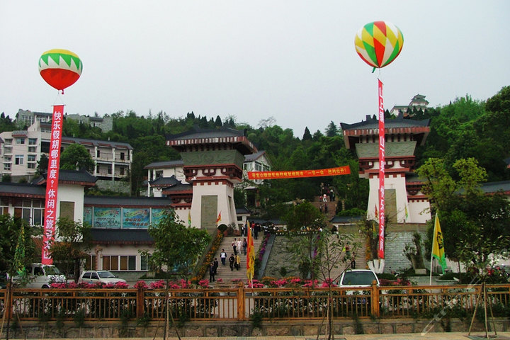 绵阳北川卧龙居—外观 绵阳北川卧龙居—外观 龙隐镇 龙隐镇 寻龙山