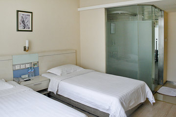<b>【市中区】</b>尊享<b>济南海润国际商务酒店高级标准房</b>1晚＋免费宽带＋免费停车！酒店地处经四路繁华地段，位于济南市市中心位置，万达广场对面！