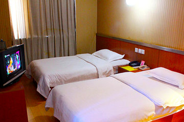<b>【槐荫区】</b>尊享<b>济南五洲商务酒店大床房/标准间</b>1晚＋2份早餐＋免费宽带＋免费宽带！酒店位于槐荫区，周围有茶叶市场、汽配城、果蔬市场、钢材市场等全国知名的几大市场的围绕！