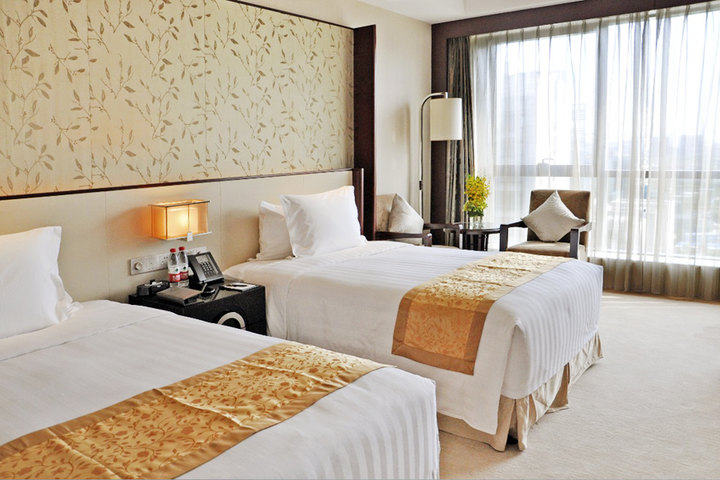 尊享宁波泛太平洋大酒店高级房1晚+免费2份早餐+2张价值320元余姚北斗湾漂流成人门票+2张价值100元浙东小九寨景区成人门票_团800宁波团购网站大全