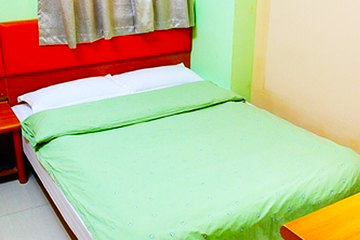 <b>【出行便利】</b>尊享<b>济南舜天商务宾馆（解放桥店）大床房/标准间</b>1晚＋免费宽带！温馨的住宿环境，舒适的睡床、柔软的棉品被褥、简约现代化的家具，让您一扫旅程的疲惫，感受如家般的温暖！