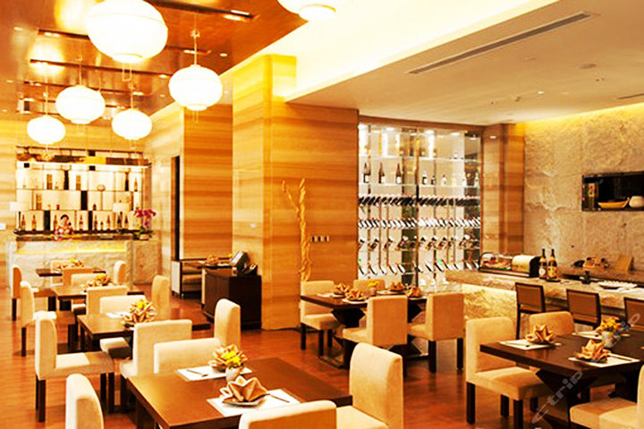 昆明七彩云南温德姆至尊豪廷-中餐厅十人餐团