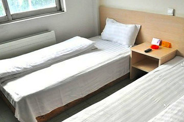 <b>【近大明湖】</b>尊享<b>济南胜利宾馆普通间</b>1晚＋免费宽带！