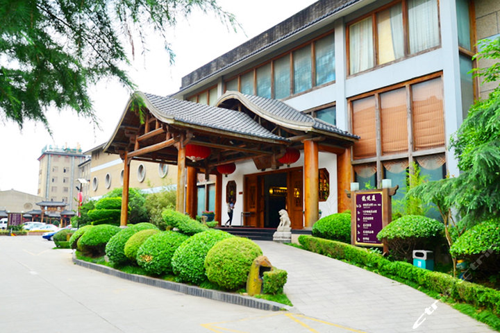 上海虹桥机场龙通花园酒店(龙居标准房)-上海旅