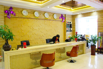<b>【大观园 交通便利】</b>尊享<b>济南康沅商务酒店套房</b>1晚＋免费宽带＋免费停车＋更多优惠！酒店位于市中区经七纬一路311号，交通便利！出门在外感受那一份温馨与体贴,体会那一份舒适与惬意！