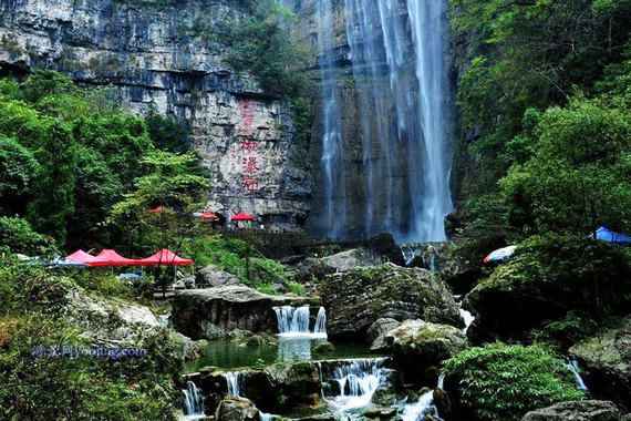武汉至宜昌往返空调旅游车+三峡大瀑布,三峡人家门票+优秀地陪导游