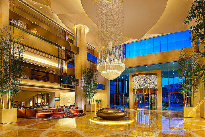 【奢华品牌 尊贵享受】尊享惠州凯宾斯基酒店尊尚客房1晚+价值100元油卡1张+更多优惠!酒店地处惠州的核心地区,位于CBD中央商务区核心腹地,是一家集商务与休闲于一体,融合了欧式风格和中国文化的现代化奢华酒店!阿窝-窝里团,品质团购源自阿窝团 !