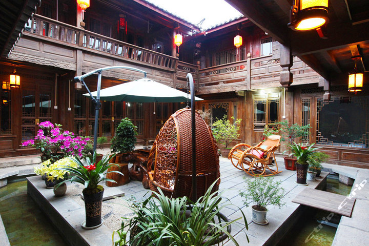 隐居生活精品酒店(豪华蜜月房-7、8月)团购-丽