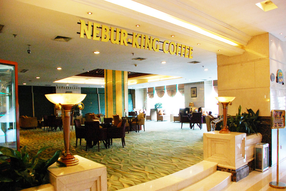 ktv服务生撞脸鹿晗_ktv服务生收入(2)