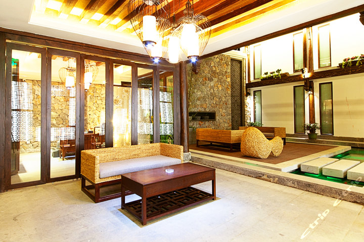 【近汝吉小学】尊享丽江华龙苑酒店一楼豪华房