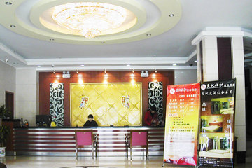 <b>【黄金商务区】</b>尊享<b>天地仁和商务宾馆（济南北园店）家庭房</b>1晚＋免费宽带、wifi＋更多优惠！宾馆座落于繁华的北园大街黄金商务区，毗邻历黄栌豪鲁电子商厦，地理位置优越，交通便利！