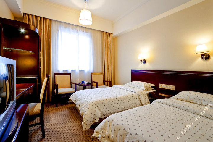 【小木桥路】尊享上海博盈假日酒店商务大床房