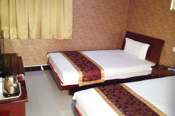 晚+免费宽带+更多优惠!宾馆距离机场0.5公里,