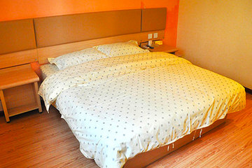 <b>【长途汽车站】</b>尊享<b>济南天恒商务宾馆大床房</b>1晚＋免费宽带＋免费停车！酒店位置优越，交通便利，周围环境较好，房间新颖独特，配置齐全，为您打造家的感觉！