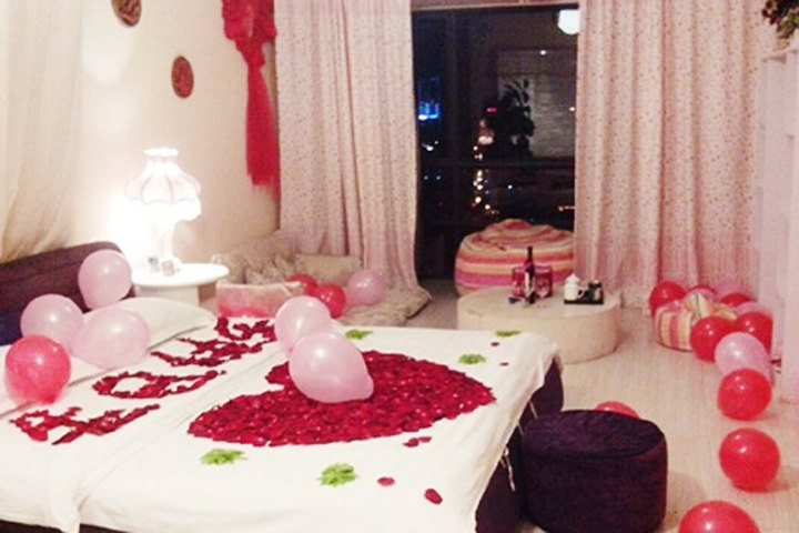 昆明金石雨庭主题酒店—情侣房房间客厅