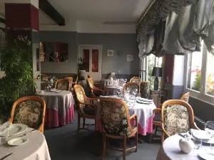 Logis Hôtel et Restaurant du Dauphin