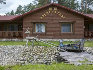 Karelia Cottage Seasons