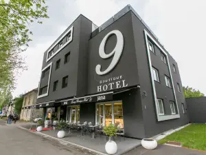 Hotel 9