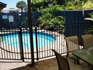 Ayrline Motel